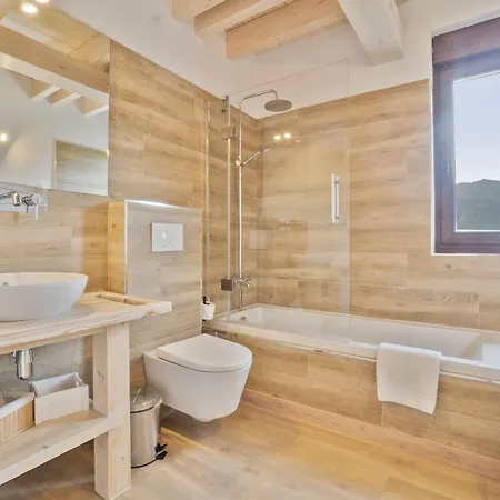 Luderna - Triplex Amitges Apartment *